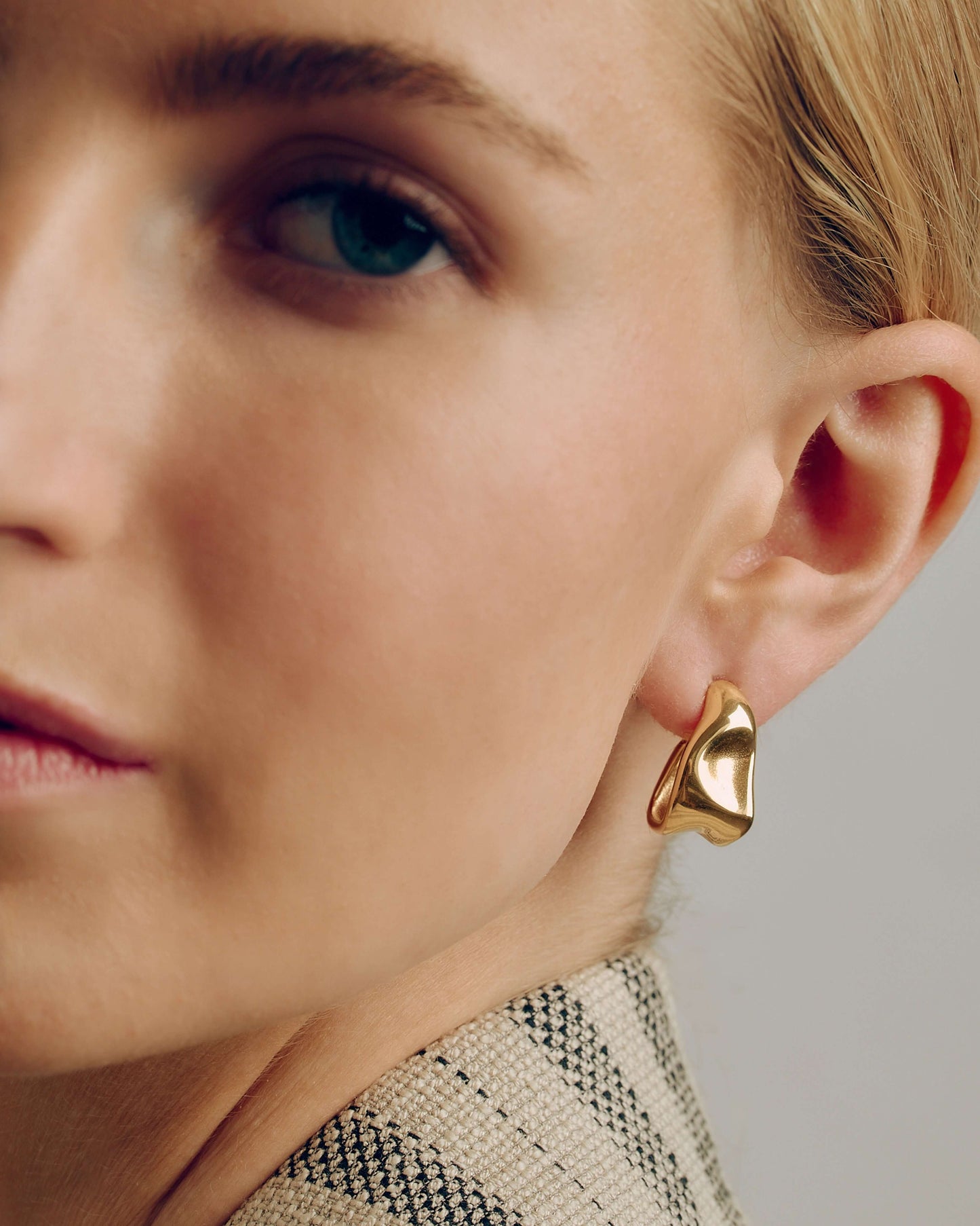 Wave Hoop Studs