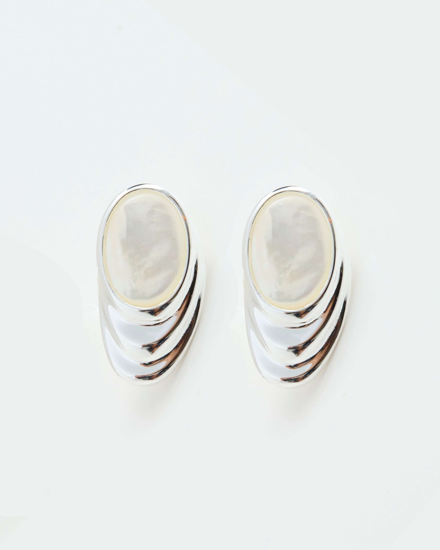 Guia White Shell Studs