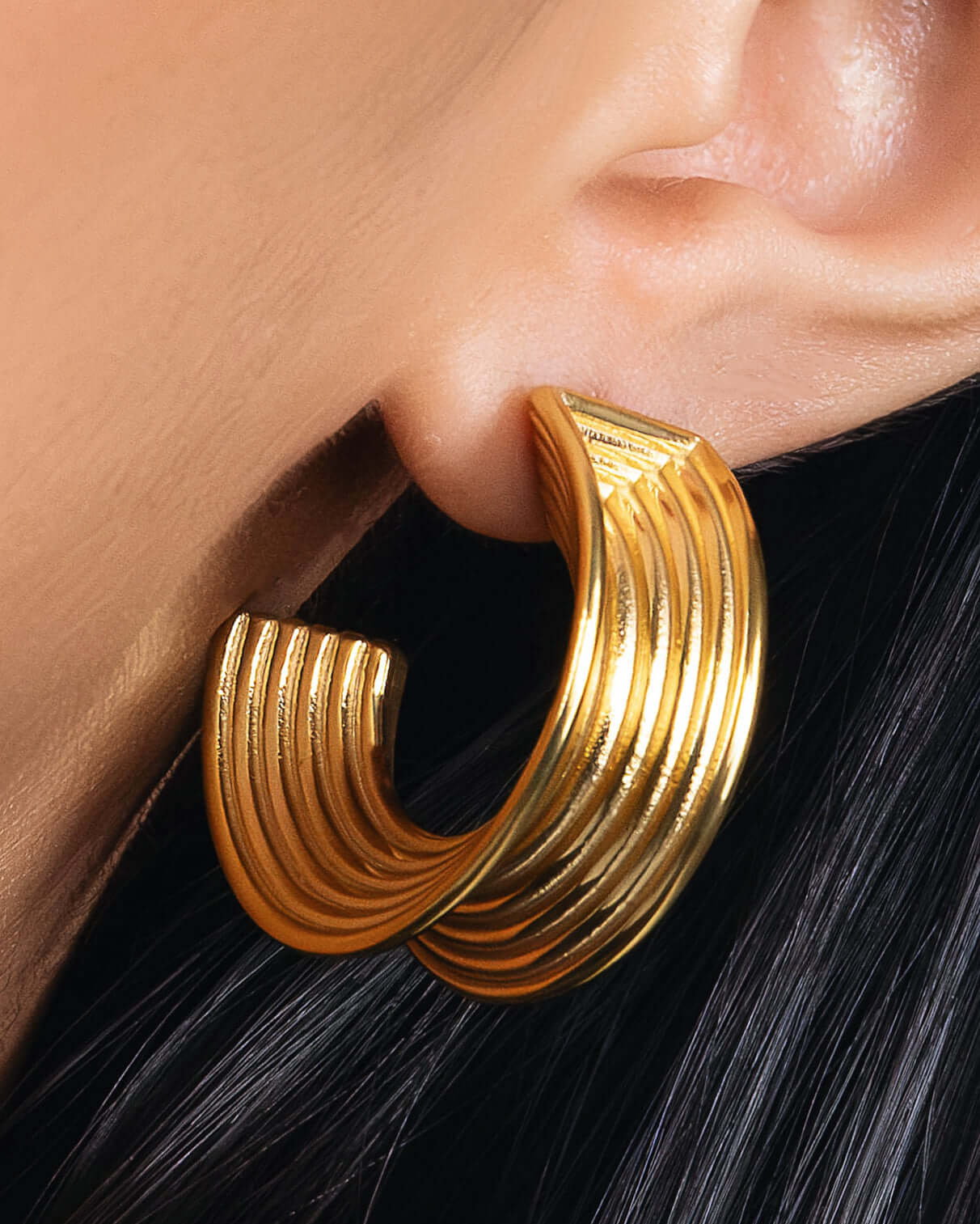 Chunky ribbed hoop earrings in gold finish, bold textured hoop earrings for women, modern statement hoops, layered ribbed design jewelry, trendy chunky gold earrings for everyday wear or elevated styling