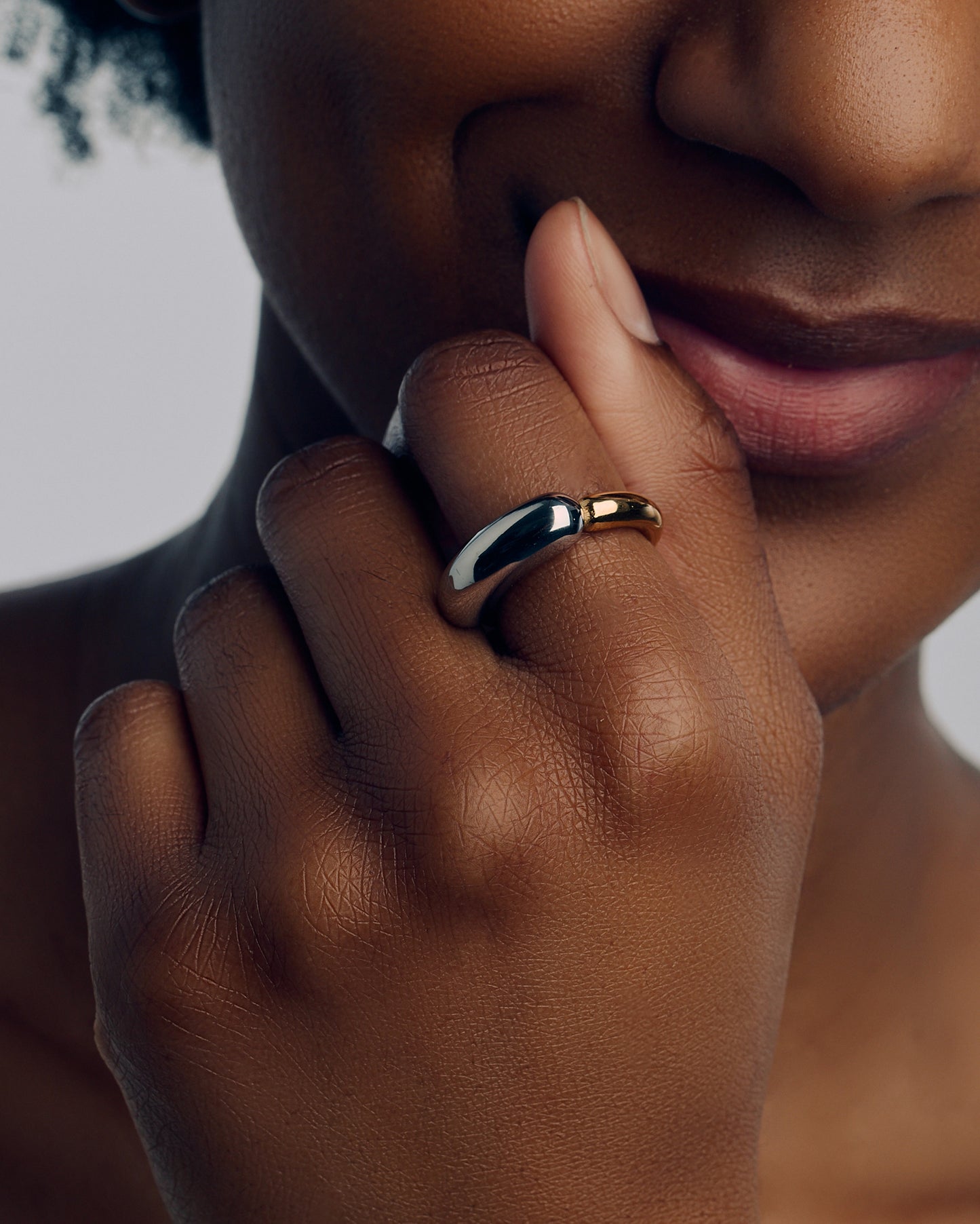 Chunky tubular ring in gold and silver tones – bold two-tone statement piece.