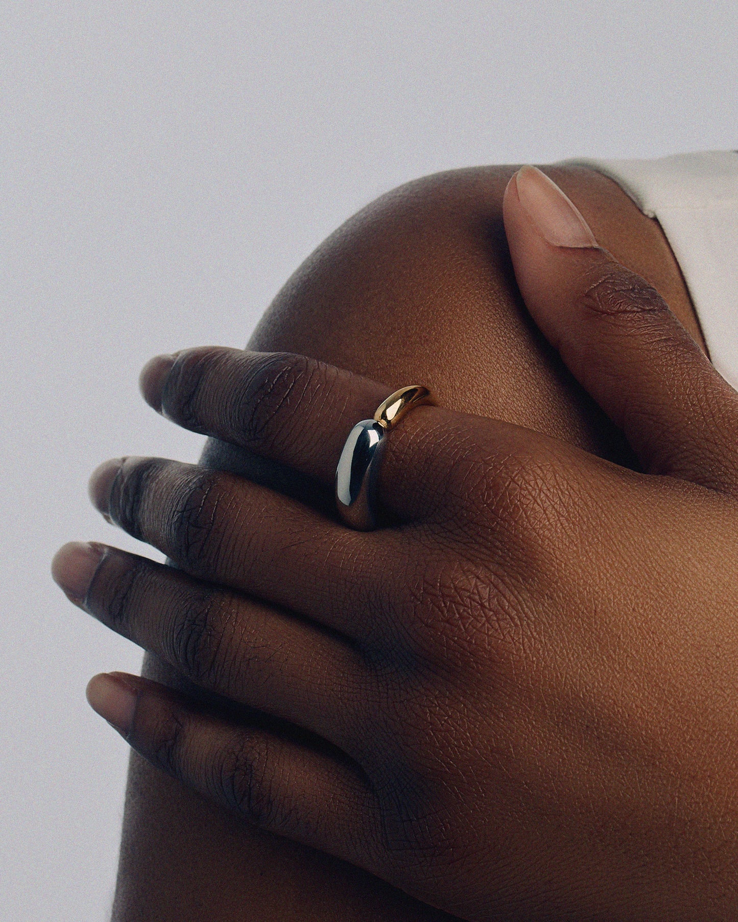 Chunky tubular ring in gold and silver tones – bold two-tone statement piece.
