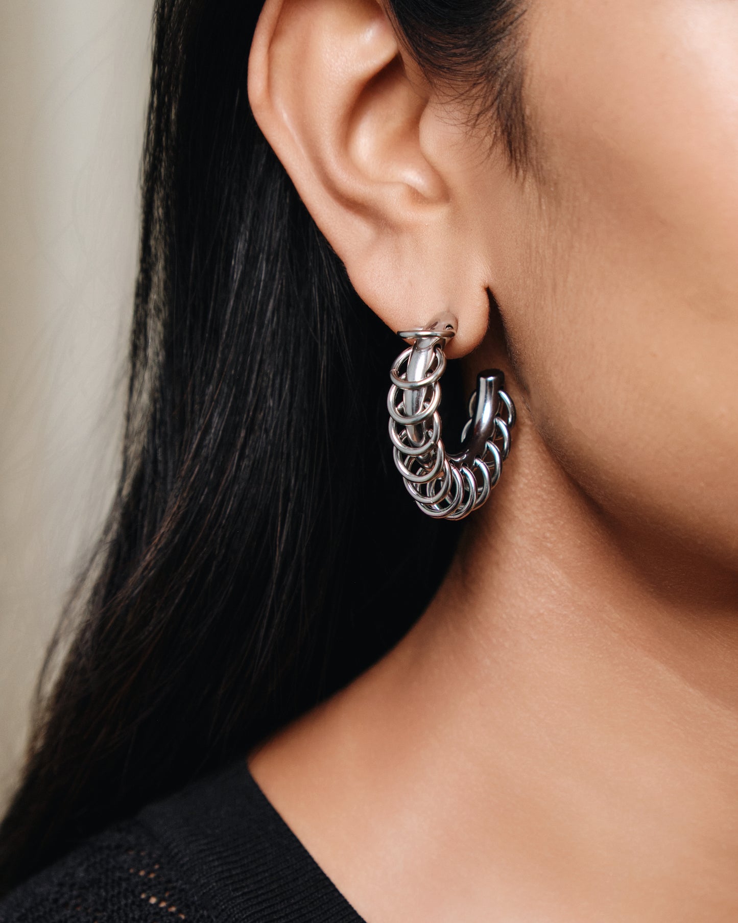 Santi Two-Tone Chain Hoops