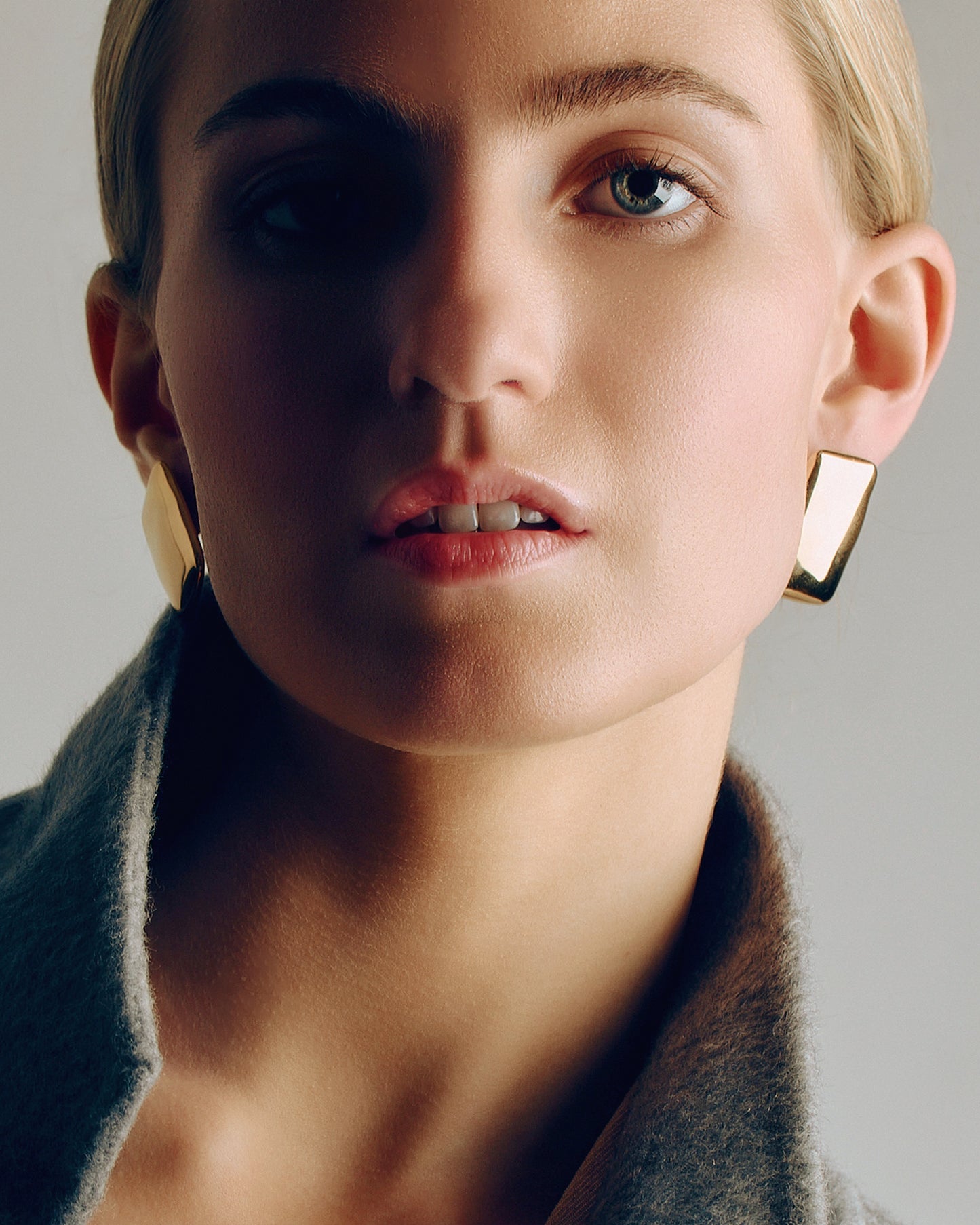 Oversized rectangular gold stud earrings featuring a smooth, polished surface and sculptural shape. These chunky geometric earrings are crafted from high-quality stainless steel with 18K gold coating for a refined, modern look. Perfect statement studs for everyday wear or special occasions — bold yet minimal, designed to complement any outfit.