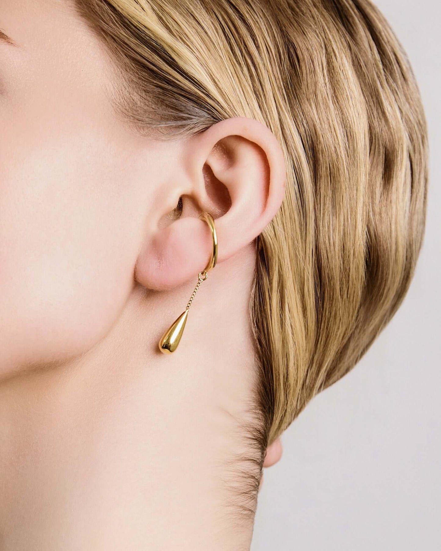 Drop dangle ear cuff in gold or silver finish, minimalist no piercing ear cuff with dangling teardrop charm, modern statement ear jewelry for women, elegant chain drop ear wrap, trendy everyday or evening ear cuff styling