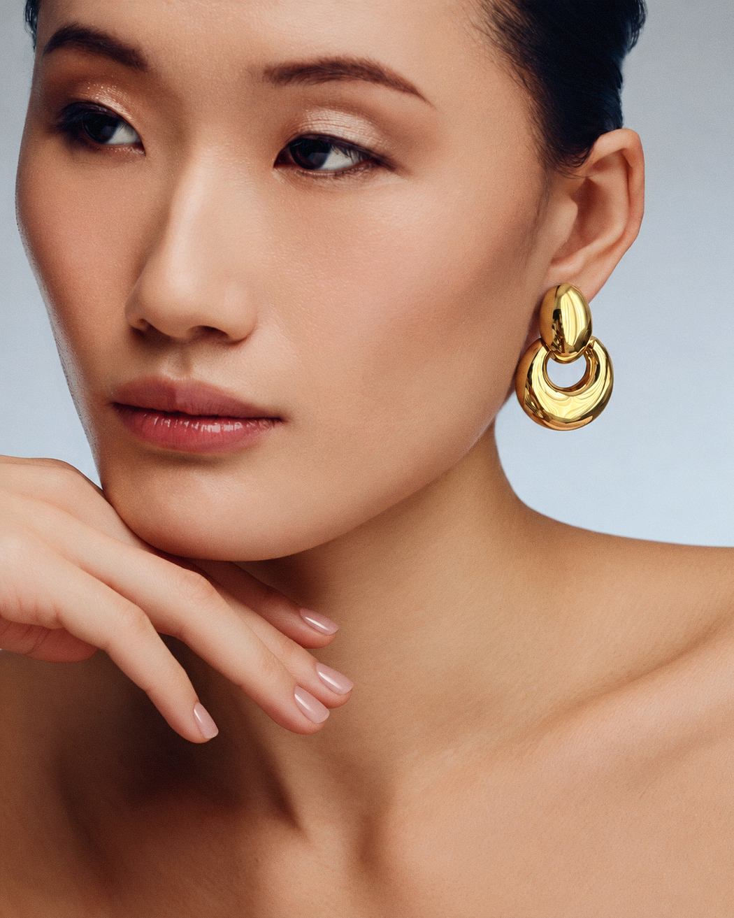 Chunky oval drop earrings in gold and silver, polished statement earrings with a sculptural open hoop design, modern bold jewelry by RRule