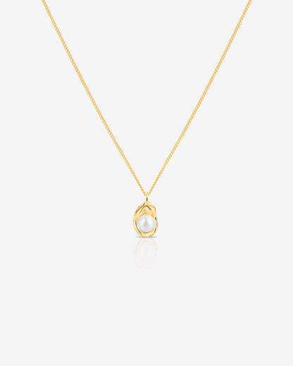 Dainty freshwater pearl pendant necklace on a delicate chain, perfect for everyday wear or adding a soft, elegant statement.