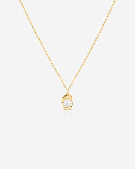 Dainty freshwater pearl pendant necklace on a delicate chain, perfect for everyday wear or adding a soft, elegant statement.
