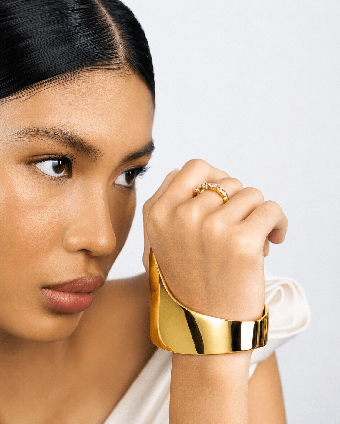 Sculptural palm bracelet cuff in gold or silver finish, modern statement cuff bracelet for women, bold open wrist cuff jewelry, minimalist sculptural arm bracelet, elegant contemporary accessory for everyday or special occasion styling