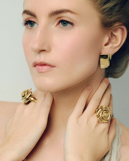 Oversized gold rose ring with sculpted layered petals in a realistic blooming flower design. Bold statement ring with a shiny polished finish, adding elegance and drama to any outfit. Perfect for floral jewelry lovers looking for a standout piece for everyday wear, events, or special occasions.