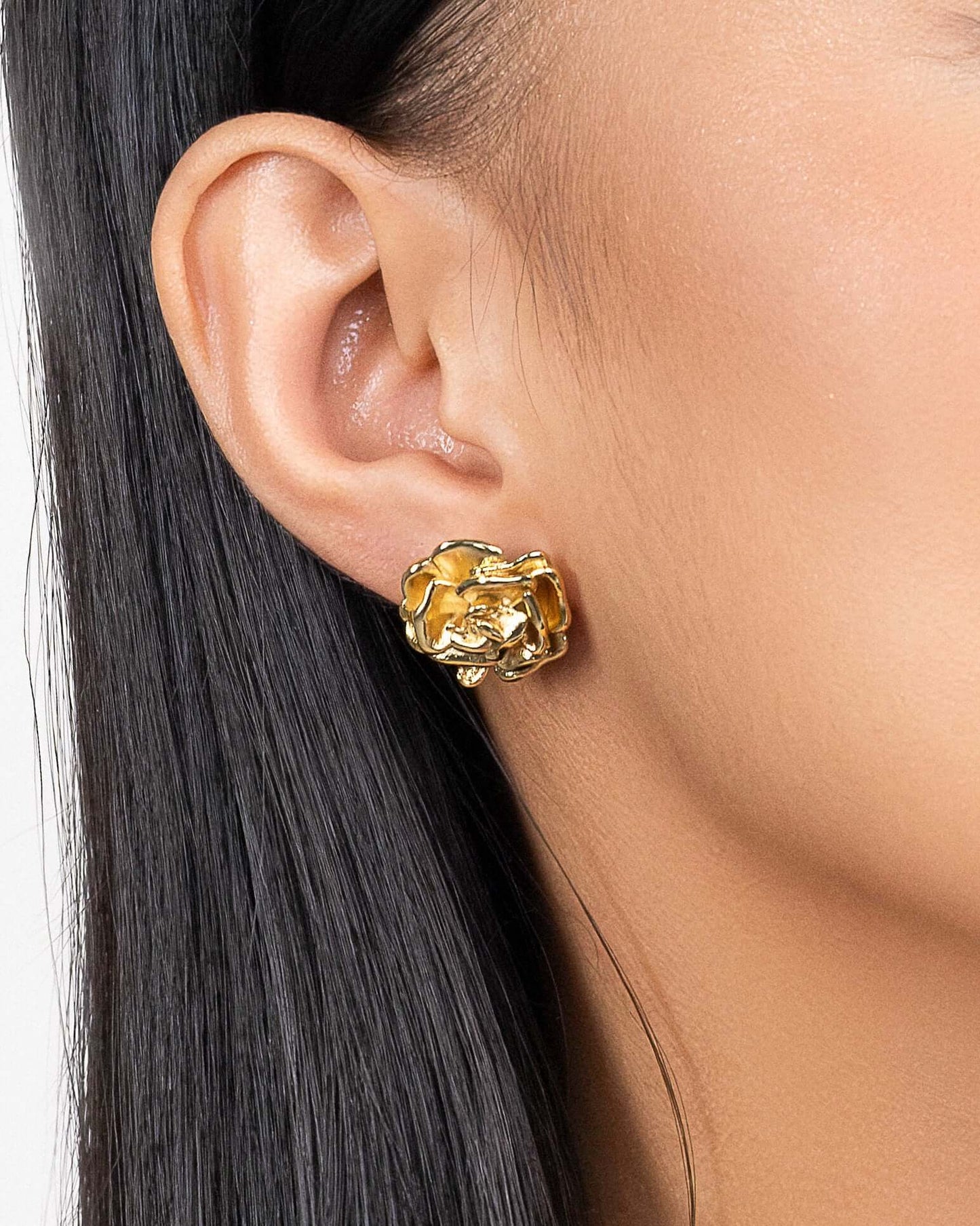 Gold rose stud earrings for women, sculptural flower earrings with textured petals, romantic floral statement studs, elegant gold flower jewelry, trendy feminine earrings for everyday wear, weddings, or special occasions