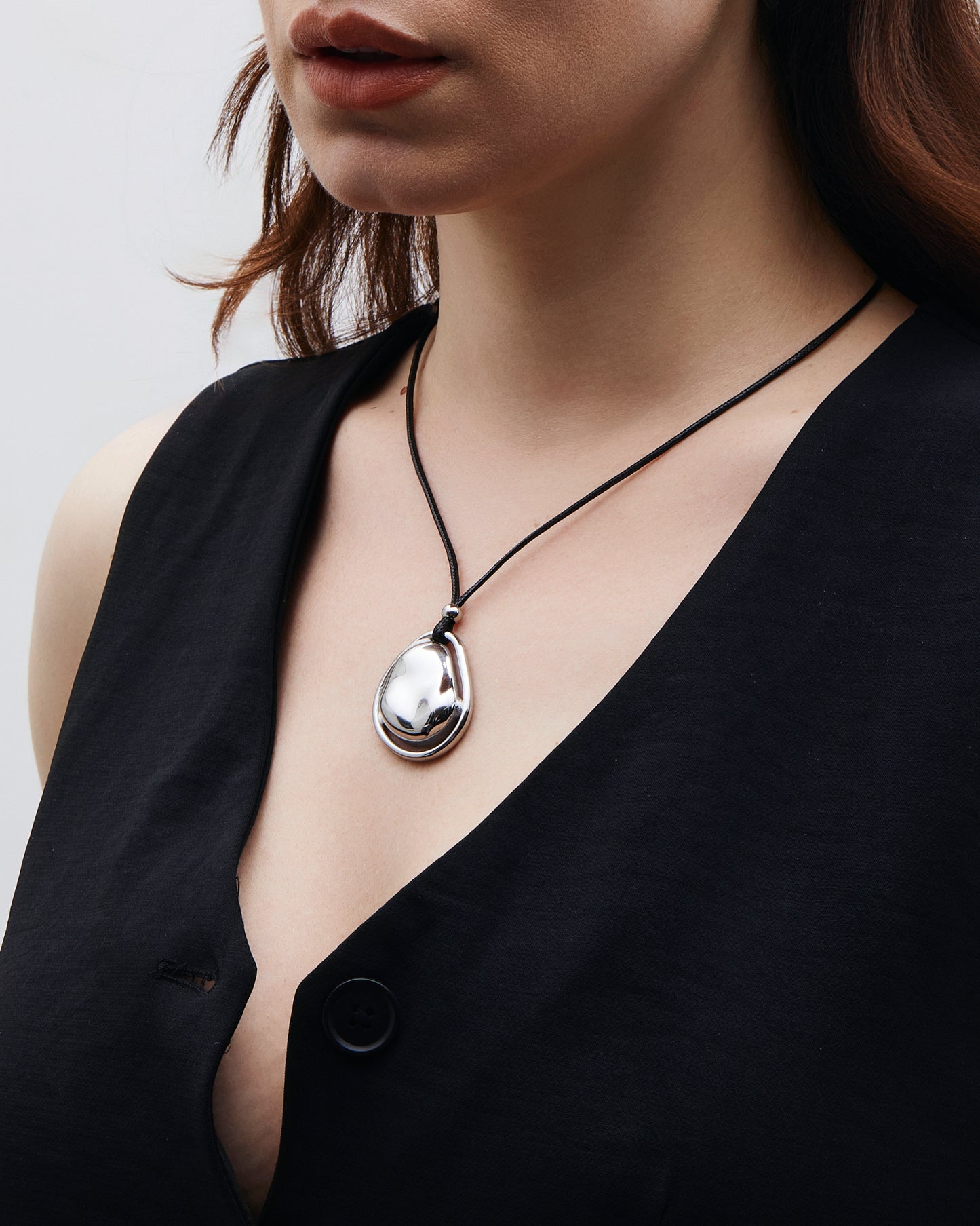 Aya Bean Pendant Tie