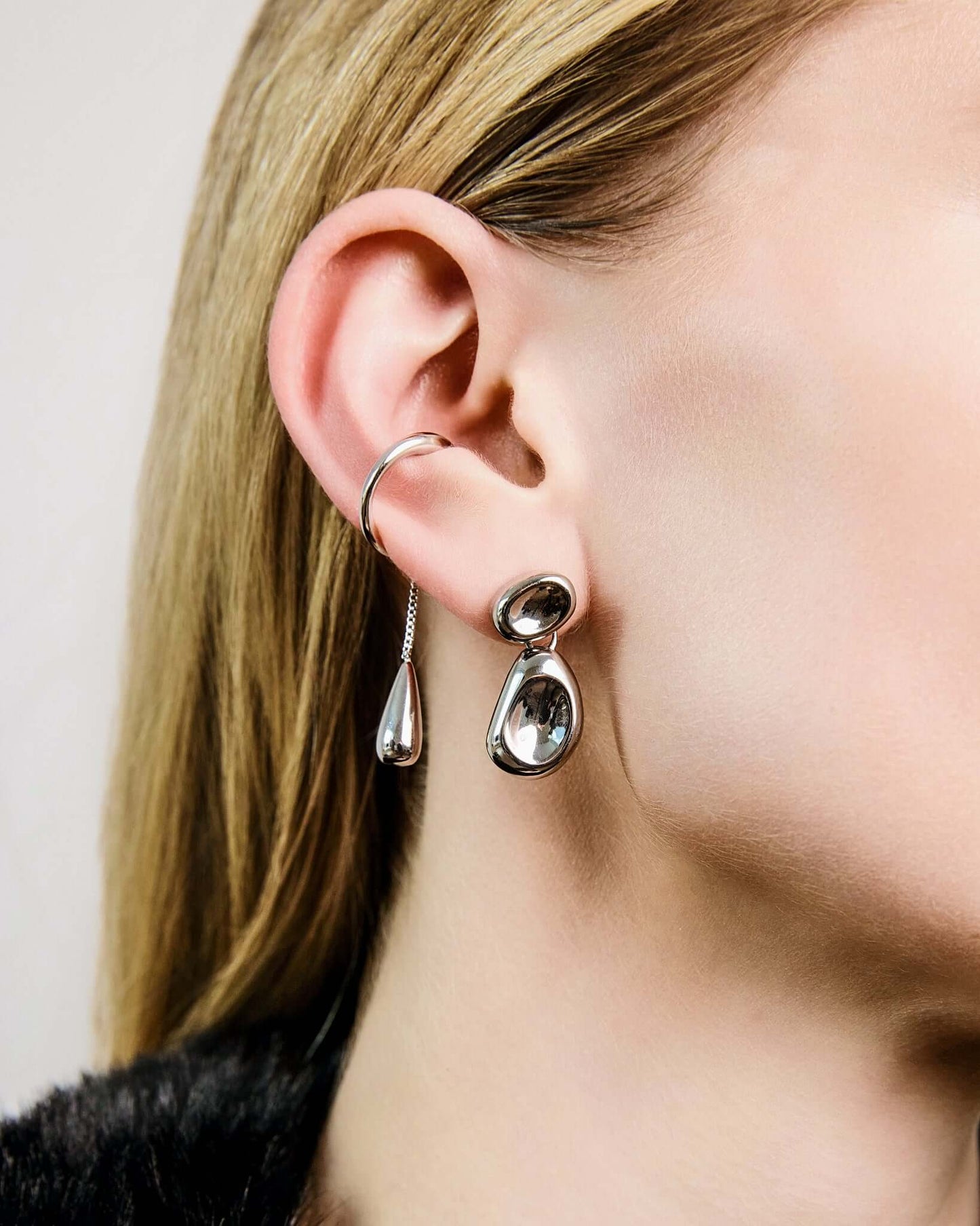 Drop dangle ear cuff in gold or silver finish, minimalist no piercing ear cuff with dangling teardrop charm, modern statement ear jewelry for women, elegant chain drop ear wrap, trendy everyday or evening ear cuff styling