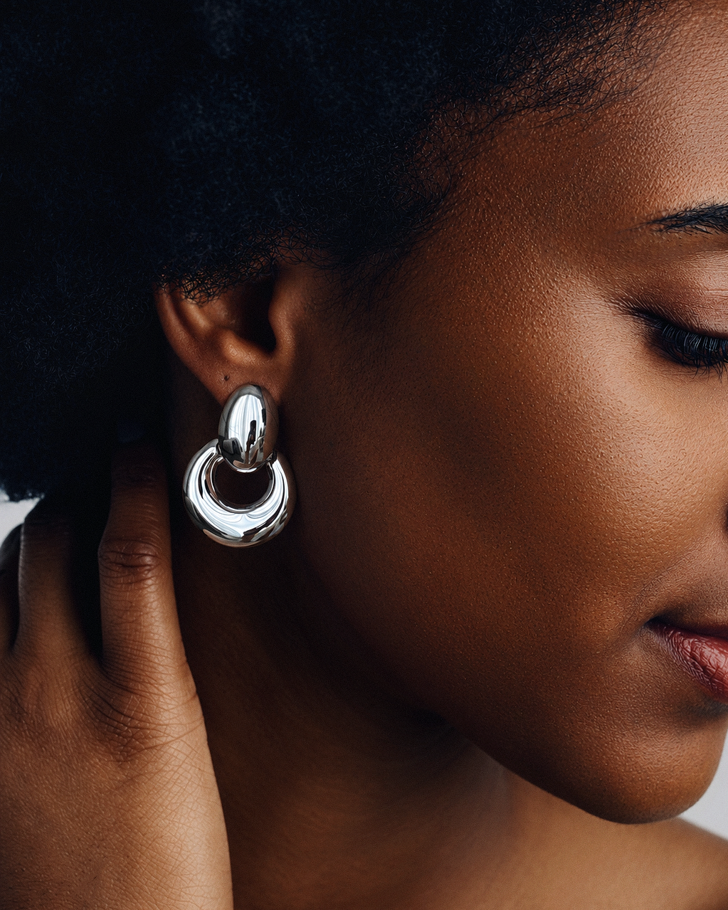 Chunky oval drop earrings in gold and silver, polished statement earrings with a sculptural open hoop design, modern bold jewelry by RRule