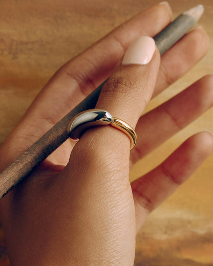 Chunky tubular ring in gold and silver tones – bold two-tone statement piece.