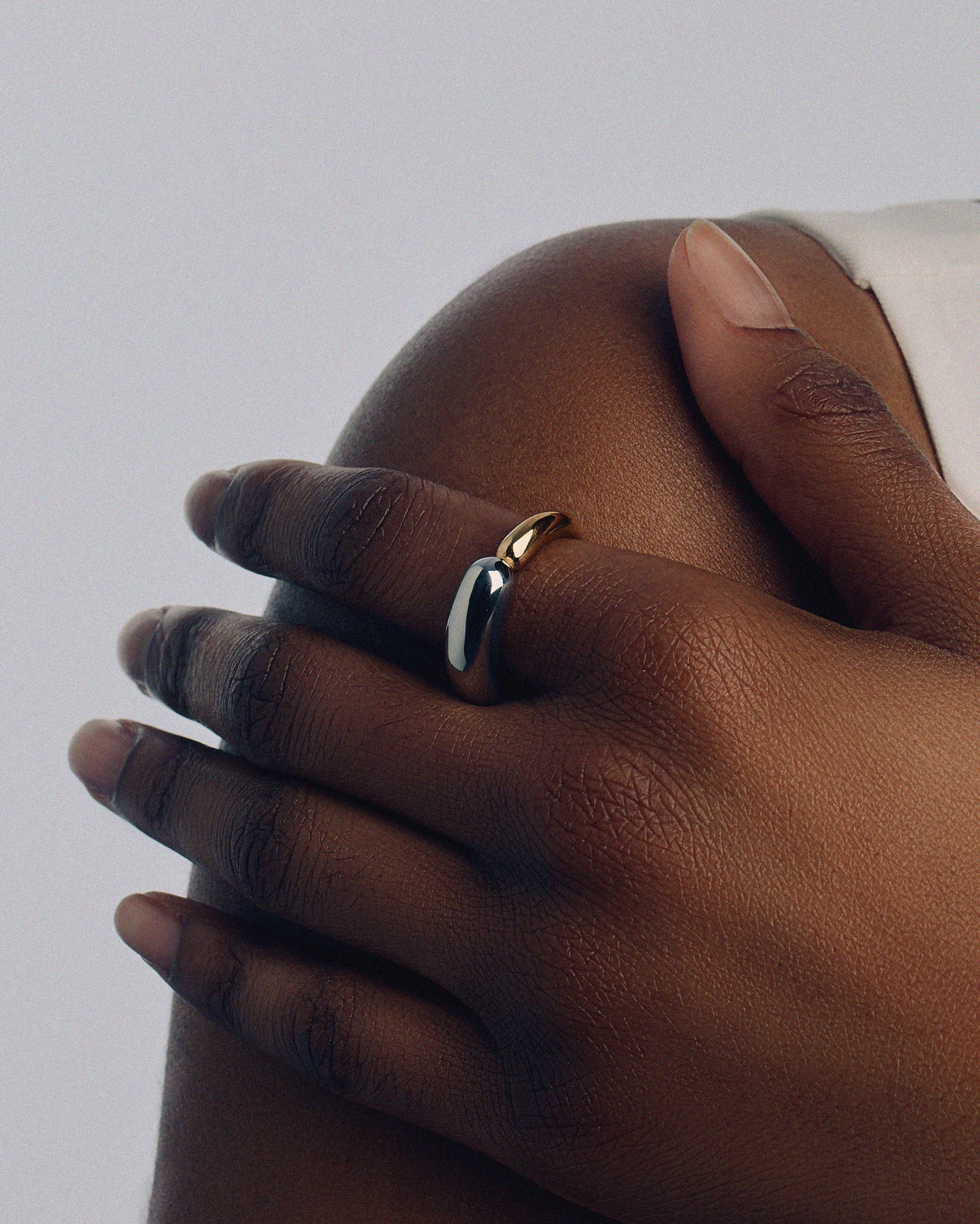 Chunky tubular ring in gold and silver tones – bold two-tone statement piece.