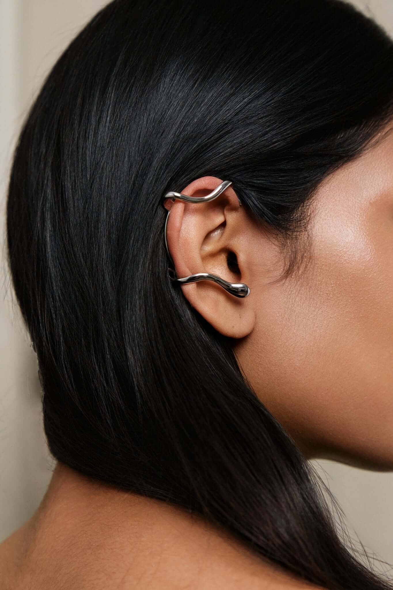 Oversized sculptural ear cuff with organic wave design, no-pierce minimalist ear cuff, wavy helix ear accessory