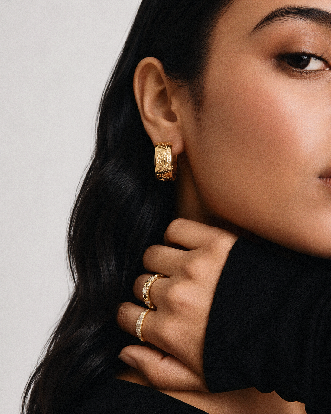 Gold hoop earrings, engraved floral hoop earrings, chunky gold hoops, vintage inspired earrings, wide hoop earrings, statement gold jewelry, botanical earrings, everyday gold earrings, elegant jewelry gift for women.